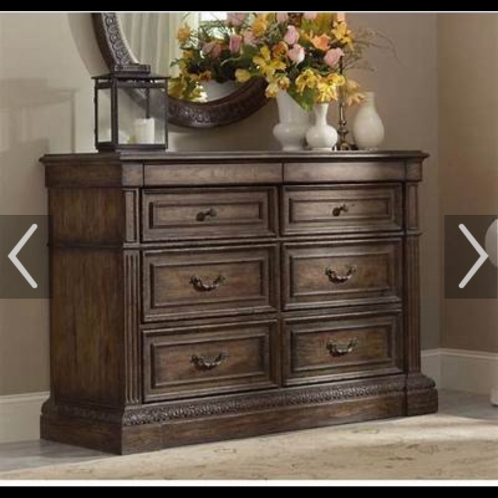 Brand New Hooker bedroom set with mattresses. Located in Monterey Ca.